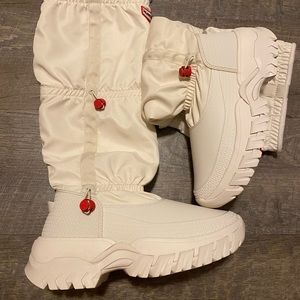 New Hunter Wanderer Tall Snow Boots Cream US 7